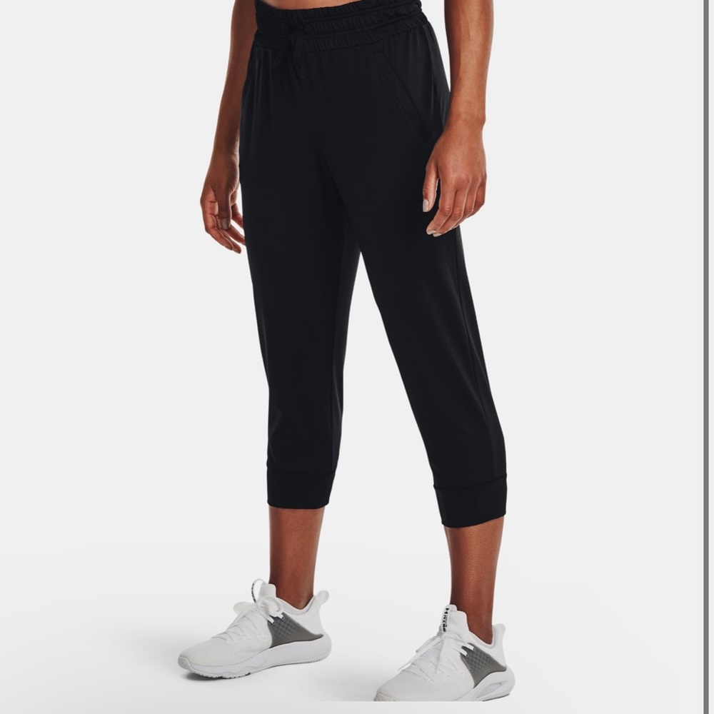New Under Armour Women’s UA Tech Heat Gear Capris Black Size Medium